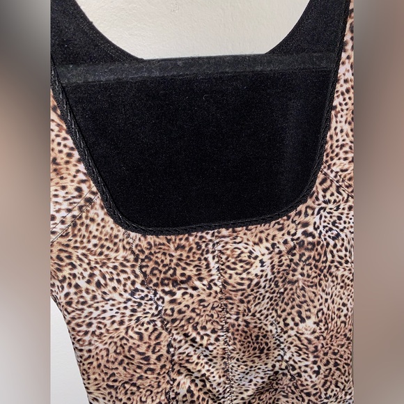 Leopard-Print Fleece Tank Top - Picture 2 of 3